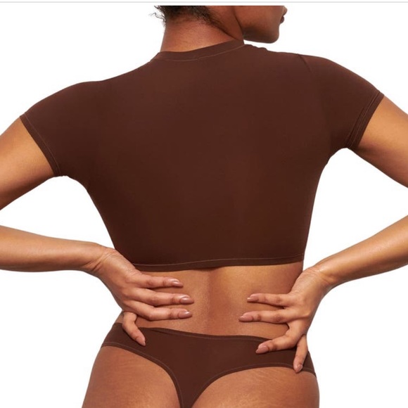 SKIMS FITS EVERYBODY SUPER CROPPED T-SHIRT - Picture 3 of 6